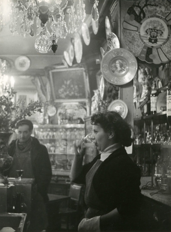 Un café de Paris par Robert Doisneau 1960