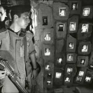 Mémorial des Martyrs d'HÉBRON Cisjordanie par David TURNLEY. Tirage Argentique Original 19x28 cm