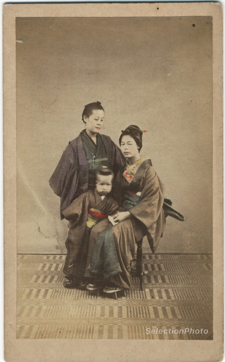 CDV Japon Young Boy and Girls - Tirage albuminé colorisé original ca 1870