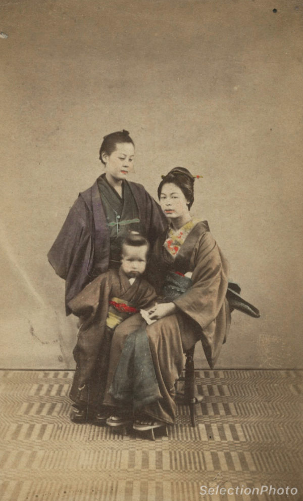 CDV Japon Young Boy and Girls - Tirage albuminé colorisé original ca 1870