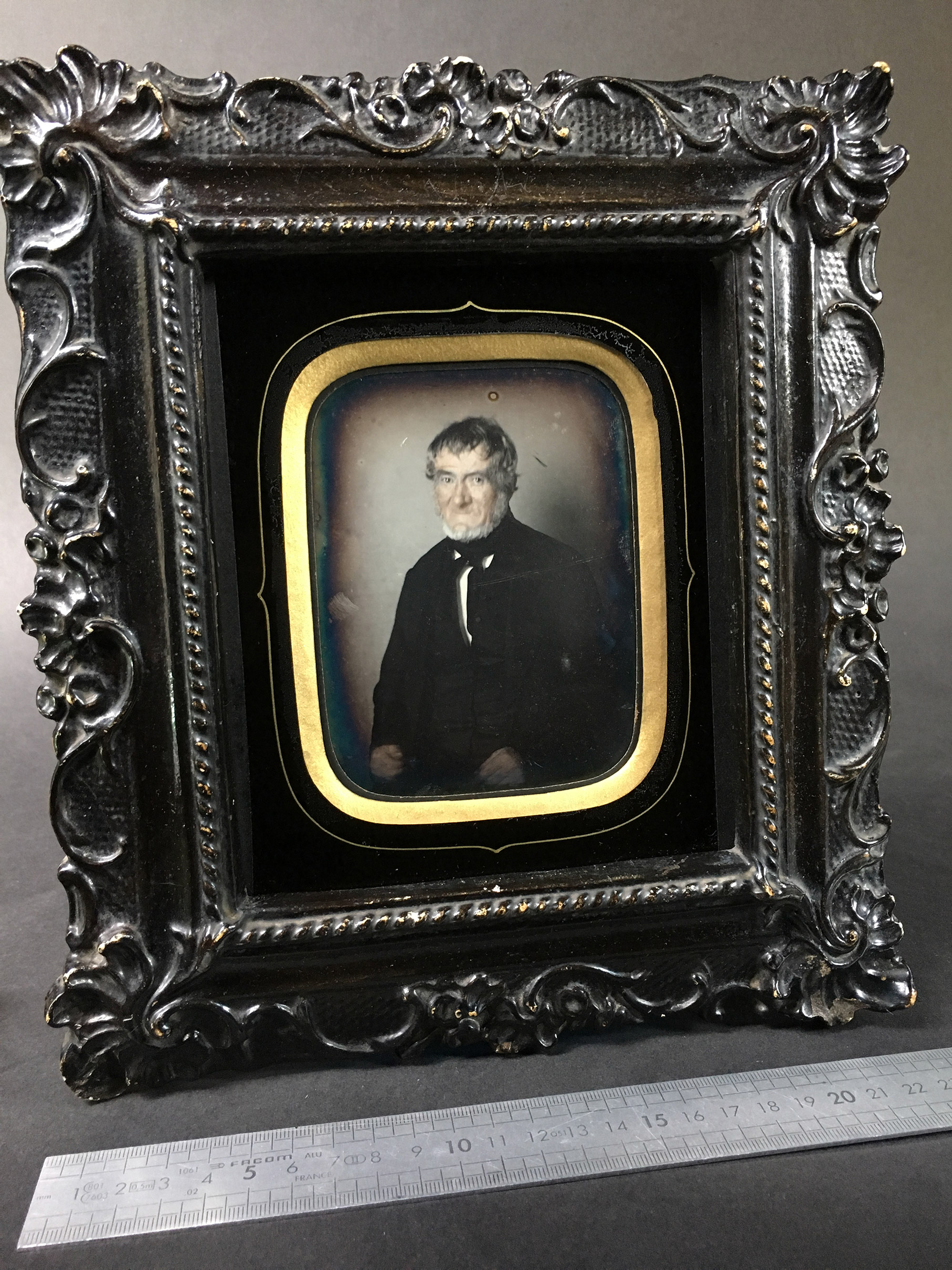 DAGUERREOTYPE Rehaussé 1/4 de Plaque - Vieil Homme Barbu - 12 x 9 cm DAGUERREOTYPE Rehaussé 1/4 de Plaque - Vieil Homme Barbu - 12 x 9 cm