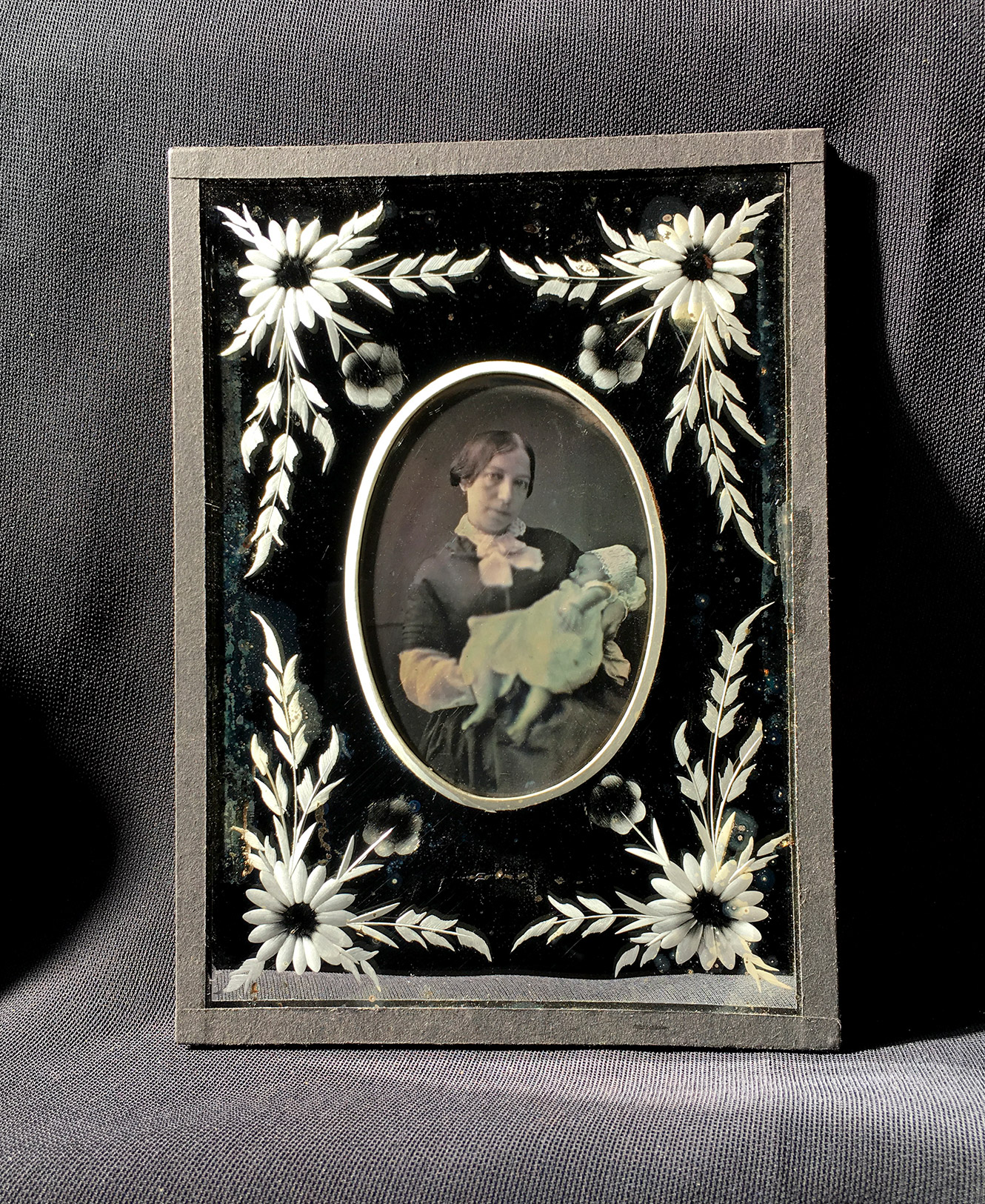 DAGUERREOTYPE 1/9e Monté en MIROIR Vénitien - Femme et Bébé Endormi - 5 x 7,4 cm