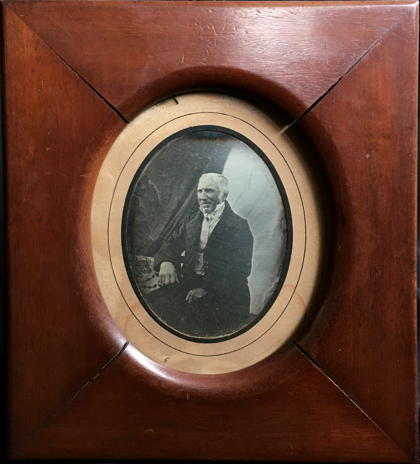 Portrait DAGUERREOTYPE 1/6 eme de plaque - Homme en Redingote - 7,2 x 9,5 cm Portrait DAGUERREOTYPE 1/6 eme de plaque - Homme en Redingote - 7,2 x 9,5 cm