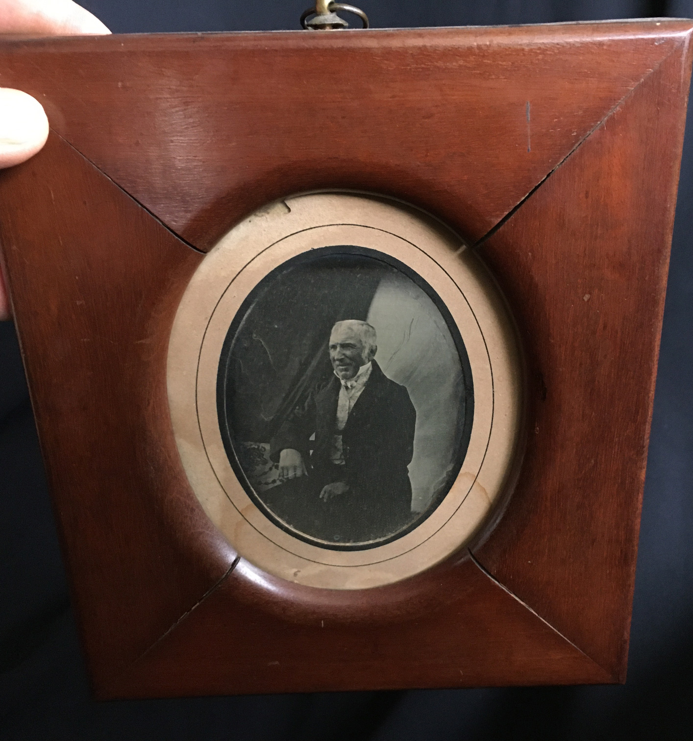Portrait DAGUERREOTYPE 1/6 eme de plaque - Homme en Redingote - 7,2 x 9,5 cm Portrait DAGUERREOTYPE 1/6 eme de plaque - Homme en Redingote - 7,2 x 9,5 cm