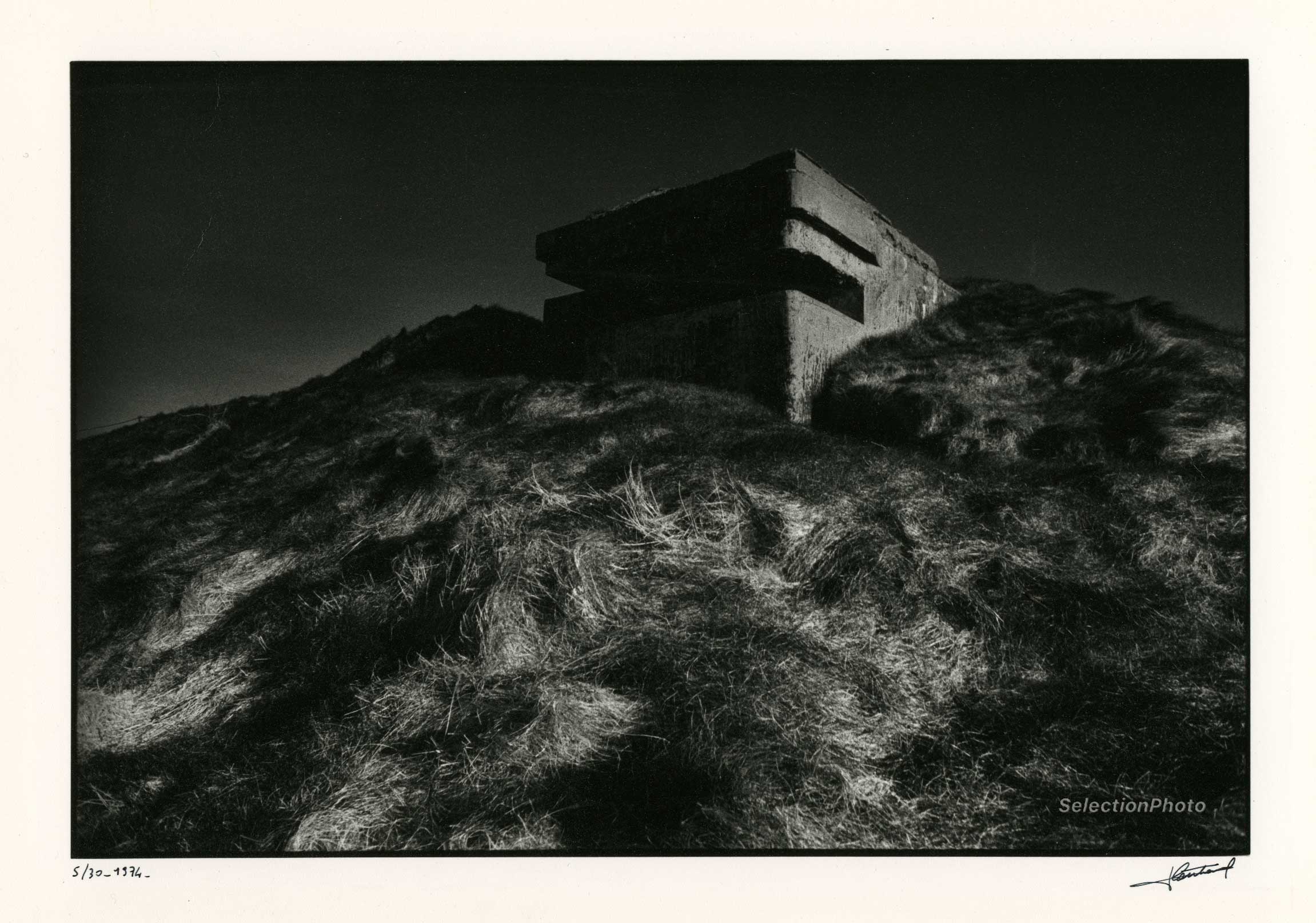 Forteresses du Dérisoire par Jean-Claude GAUTRAND - bunker Nacqueville 1974 Forteresses du Dérisoire par Jean-Claude GAUTRAND - bunker Nacqueville 1974