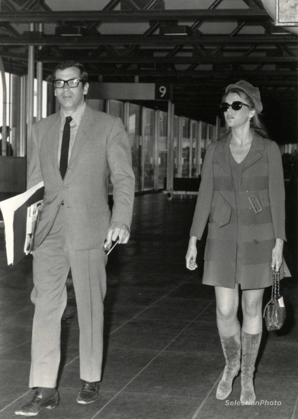 Jane FONDA and VADIM at airport 1967 - Original Silver Print 8.6x6.3in