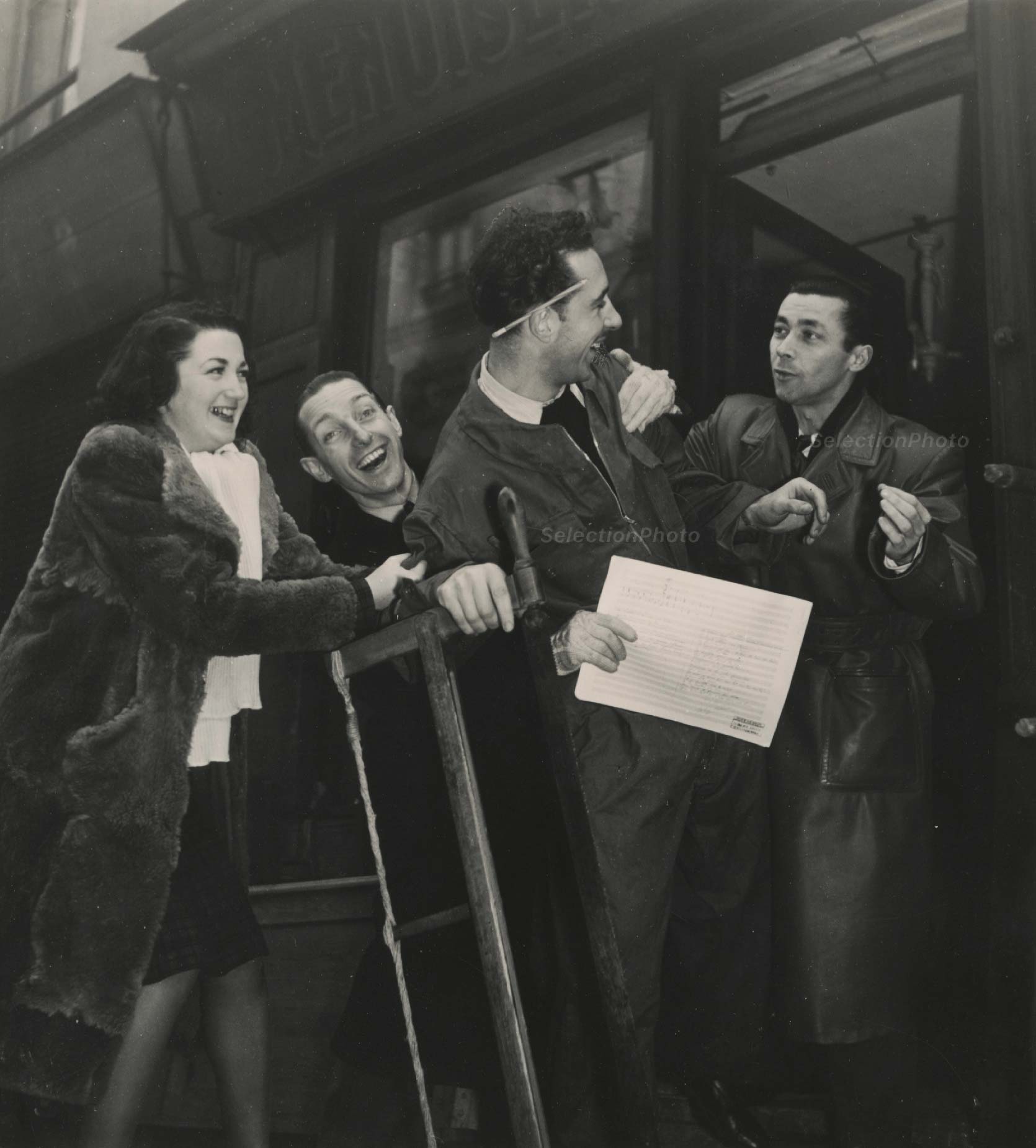 Jo BOUILLON by Robert DOISNEAU 1938 - 2 Vintage Prints 7.9x7in Jo BOUILLON by Robert DOISNEAU 1938 - 2 Vintage Prints 7.9x7in