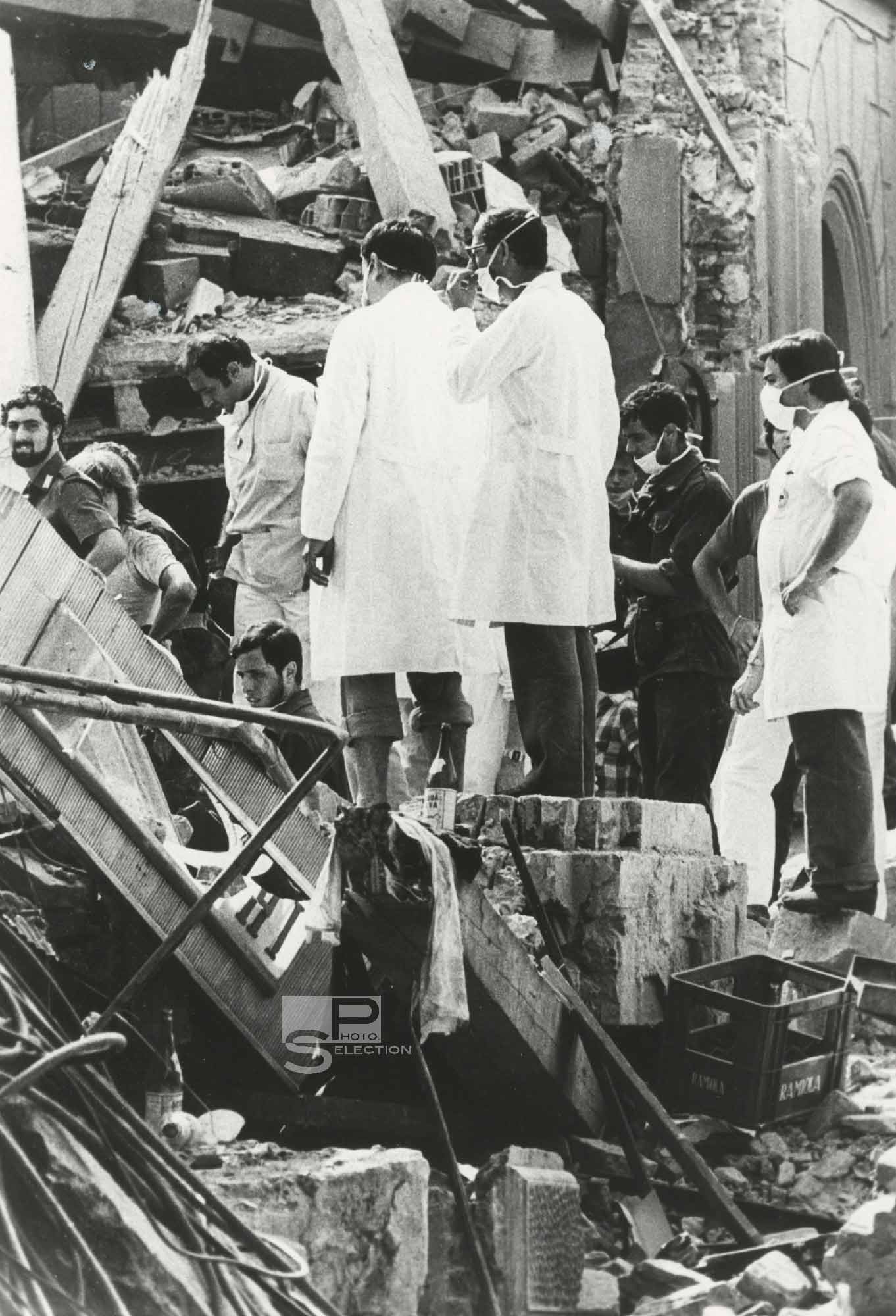 attentat-bombe-gare-de-bologne-1980-04 ATTENTAT Gare de BOLOGNE 1980 par le NAR 85 morts - 8 Tirages Originaux 22x15cm