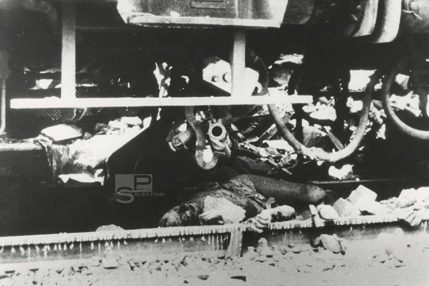 attentat-bombe-gare-de-bologne-1980-07 ATTENTAT Gare de BOLOGNE 1980 par le NAR 85 morts - 8 Tirages Originaux 22x15cm