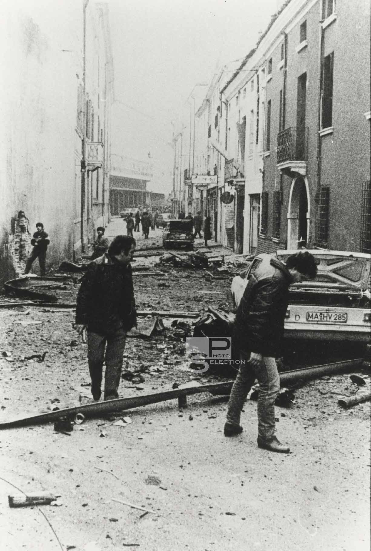 Escape RED BRIGADES Prison Rovigo Italy 1982 - 2 Vintage Prints 9x6.3in