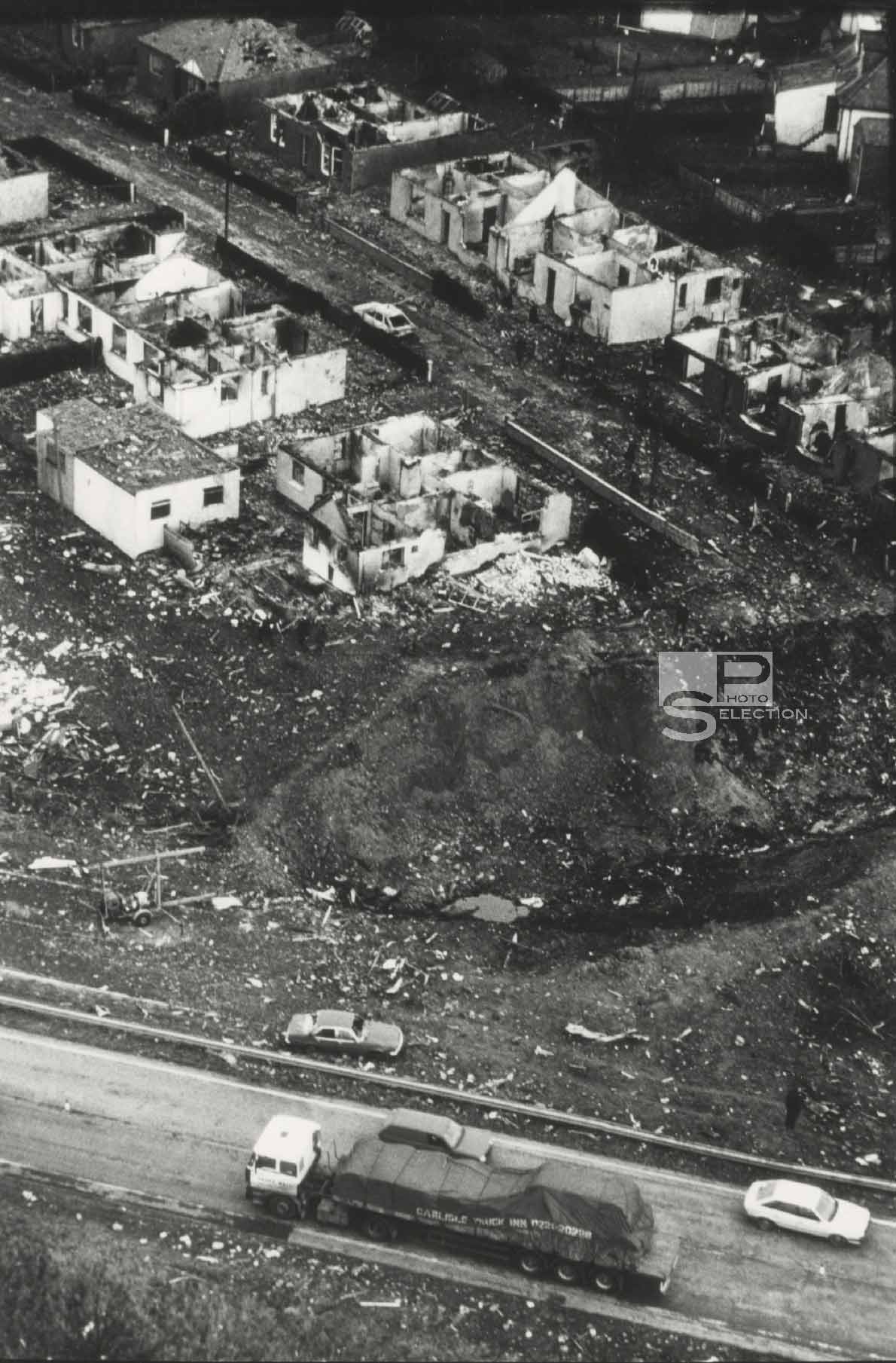 crash-lockerbie-ecosse-1988-pan-am-thatcher-01 CRASH Lockerbie 1988 - 747 PAN AM - Mrs THATCHER - 4 Vintage Prints 9.8x6.7in