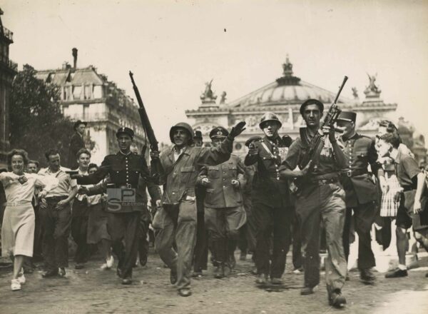 Liberation of Paris - Avenue de l'OPÉRA August 1944 - Vintage Print 9.4x7in