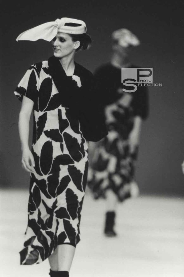 Fashion Show COMME DES GARÇONS 1985 - Prêt à Porter - Vintage Print 9.4x6.3in