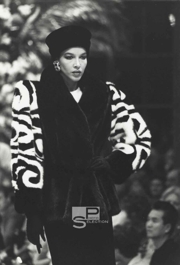 Fashion Show GIVENCHY 1985 - Prêt à Porter - Vintage Print 10x7in