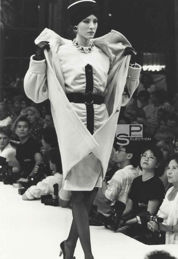 GIVENCHY Fashion Show 1985 - Prêt à Porter - Vintage Print 10x7in