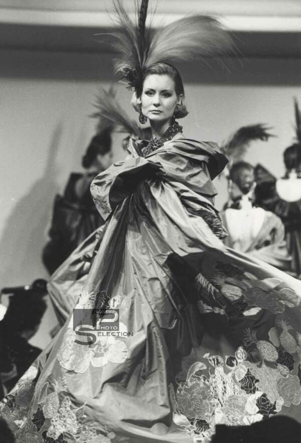 Nina RICCI Fashion Show 1985 Vintage Print 10.2x7in