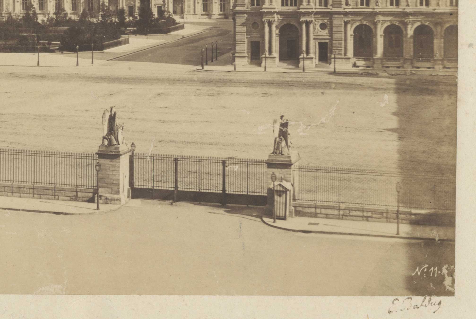 E. BALDUS Le Louvre - La Cour Napoléon PARIS - Papier Salé 1855 - 29x18cm