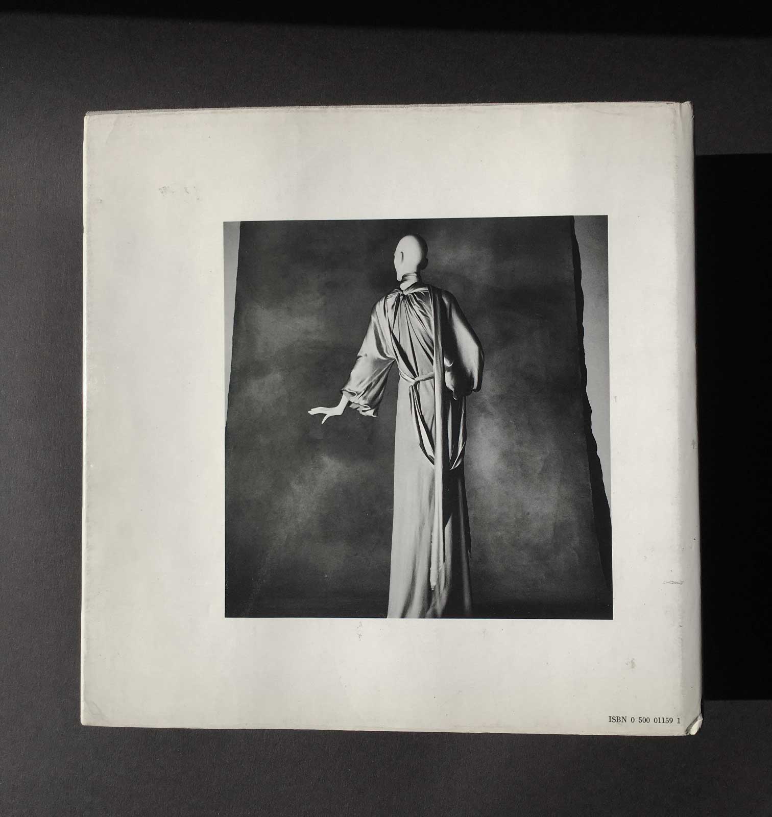 Inventive Paris Clothes 1909-1939 - A Photographic Essai by Irving PENN